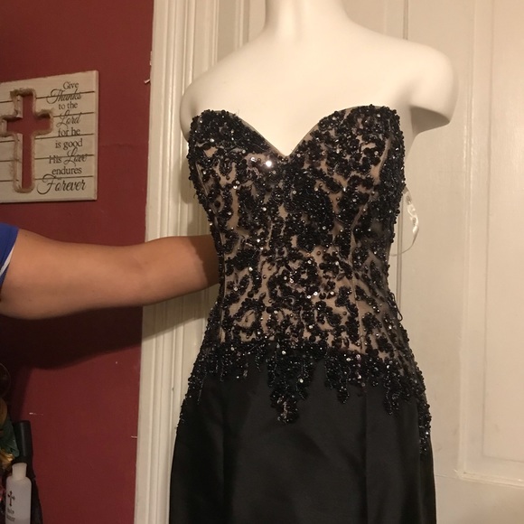 Preowned strapless beige/ sblk prom- formal dress size( 8 - Picture 11 of 16